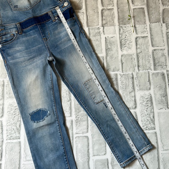 CAT & JACK | GIRL'S OVERALLS LIGHT WASH - Picture 2 of 8